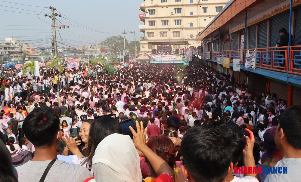 तराईका जिल्लामा आज होली मनाइँदै